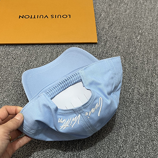 ルイヴィトン LV 高級感とスタイリッシュなベースボールキャップ
