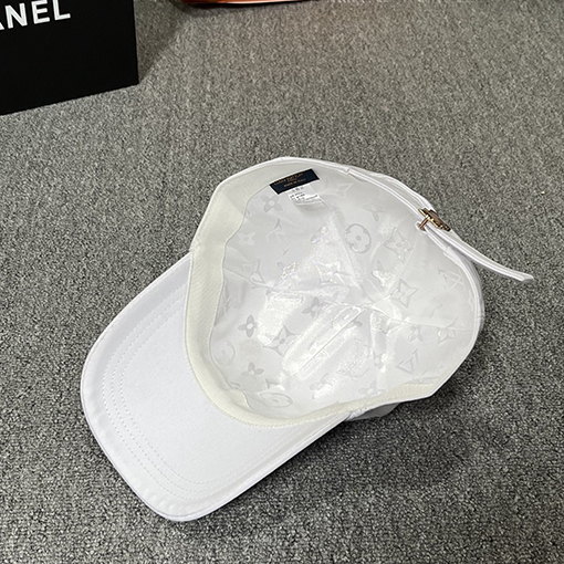 ルイヴィトンスーパーコピー LV 新しいカラフル刺繍ロゴのベースボールキャップ