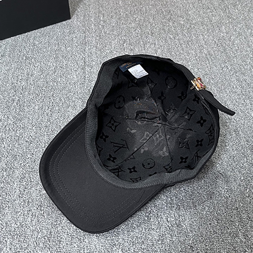 ルイヴィトンスーパーコピー LV 新しいカラフル刺繍ロゴのベースボールキャップ