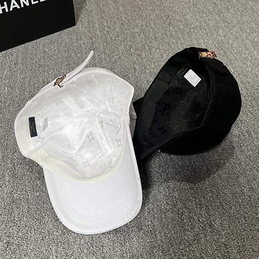 ルイヴィトンスーパーコピー LV 新しいカラフル刺繍ロゴのベースボールキャップ