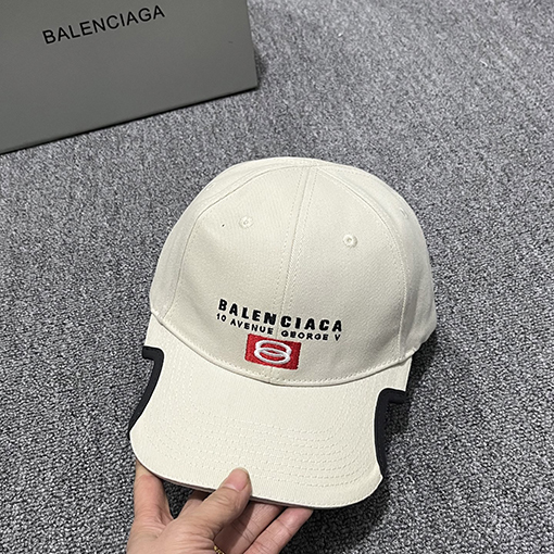 バレンシアガ BALENCIAGA 文字ロゴが刺繍されたベースボールキャップ
