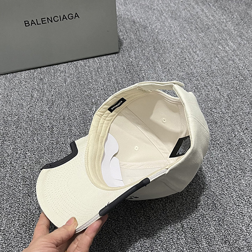 バレンシアガ BALENCIAGA 文字ロゴが刺繍されたベースボールキャップ
