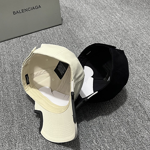 バレンシアガ BALENCIAGA 文字ロゴが刺繍されたベースボールキャップ