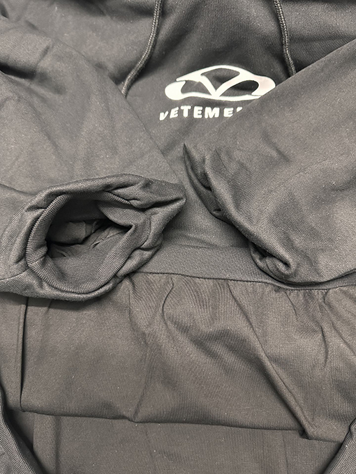 ヴェトモンスーパーコピー ダブルレイヤーフード付きスウェットシャツ