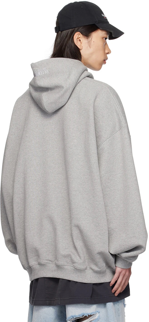 ヴェトモンコピー VETEMENTS 胸に文字がったアイロンげのフード付きスウェットシャツ