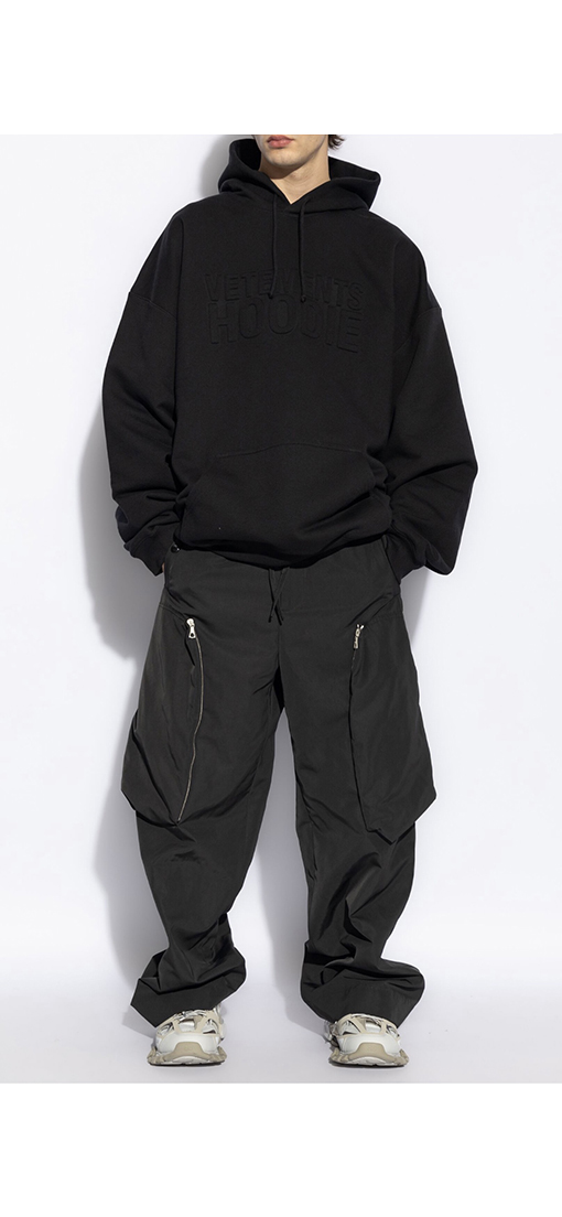 ヴェトモンコピー VETEMENTS 胸に文字がったアイロンげのフード付きスウェットシャツ