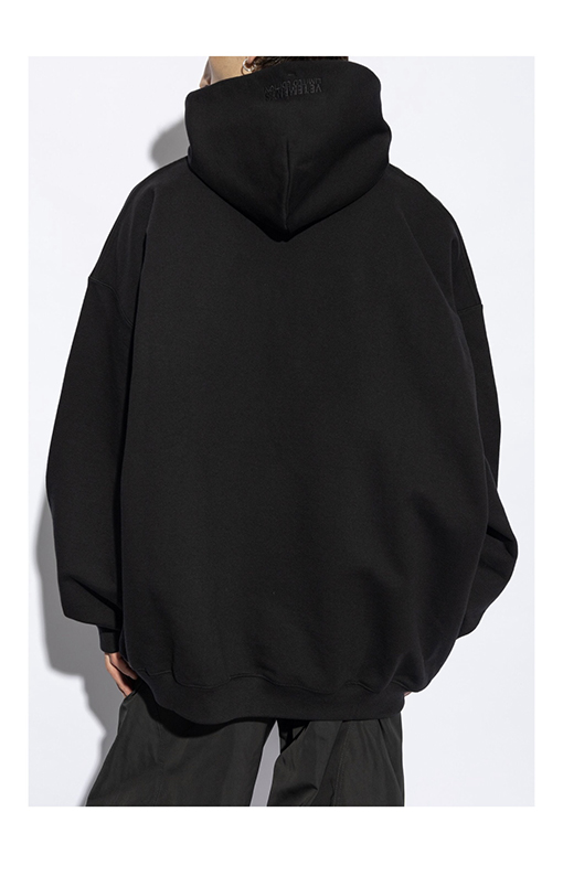 ヴェトモンコピー VETEMENTS 胸に文字がったアイロンげのフード付きスウェットシャツ
