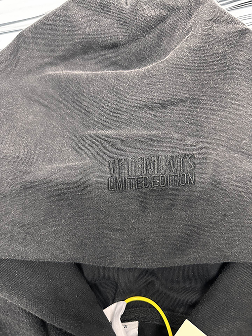 ヴェトモン ナノエラスティックプリントのダブルレイヤーフード付きスウェットシャツ