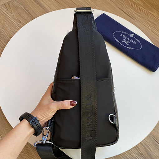 プラダコピー 高品質のメンズチェストバッグ