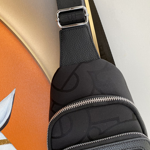 バーバリー BURBERRY 新しいメンズチェストバッグ