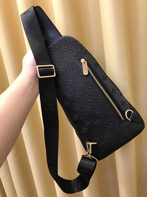 ルイヴィトン オールロゴチェストバッグ