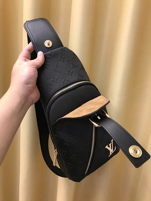 ルイヴィトン オールロゴチェストバッグ