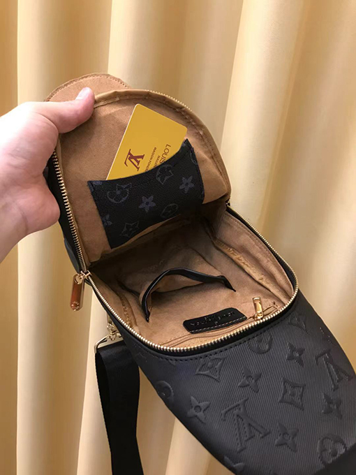 ルイヴィトン オールロゴチェストバッグ