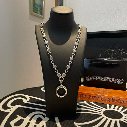 クロムハーツコピー クラシックなヴィンテージ馬蹄ネックレスリング型ペンダント