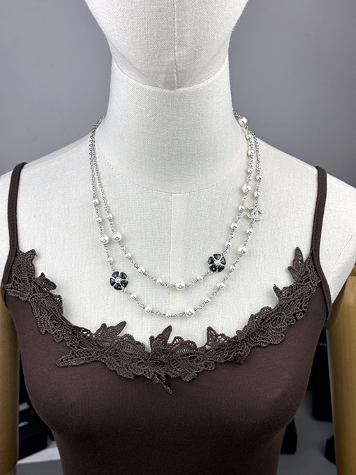 シャネル ブラックエナメルカメリアパールロングネックレス/セーターチェーン