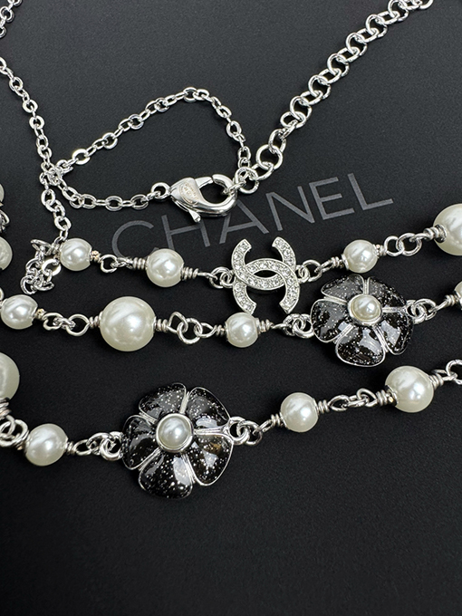 シャネル ブラックエナメルカメリアパールロングネックレス/セーターチェーン
