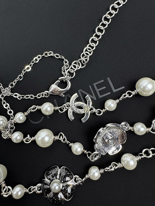 シャネル ブラックエナメルカメリアパールロングネックレス/セーターチェーン