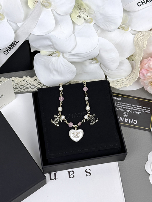 シャネルスーパーコピー 人気の樹脂製ピンクビーズハートブレスレット