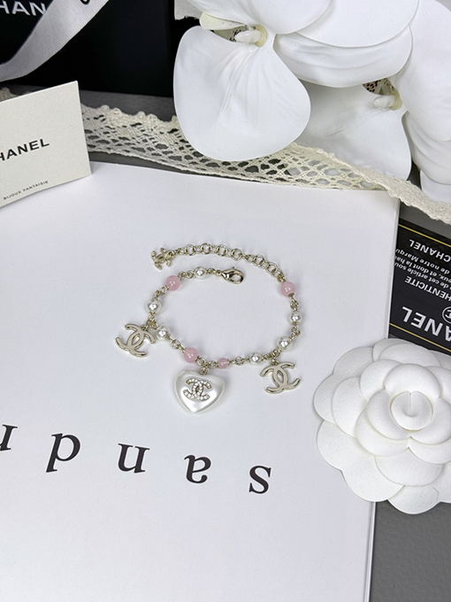 シャネルスーパーコピー 人気の樹脂製ピンクビーズハートブレスレット