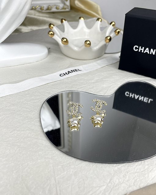 シャネル 五芒星のラインストーンダブルCイヤリング