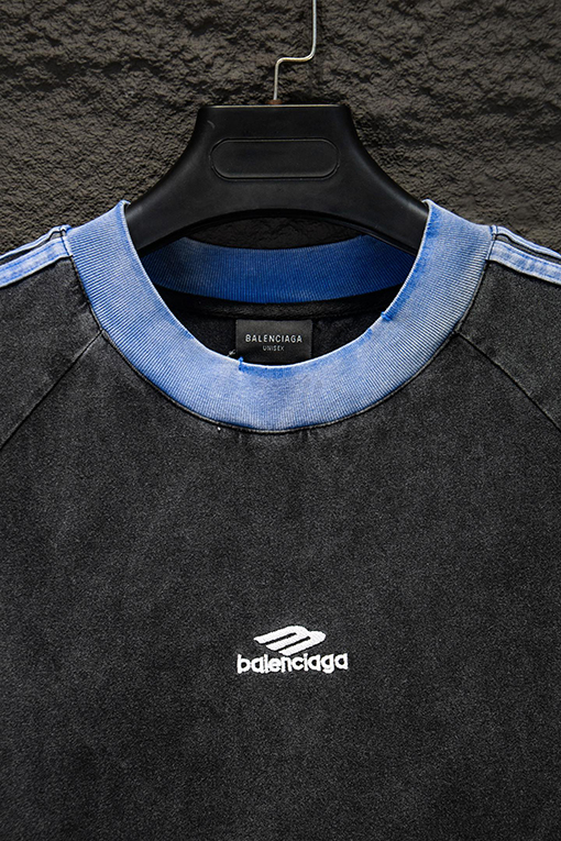 バレンシアガ Balenciaga ウォッシュのダメージ刺繍ストライプ半袖Tシャツ