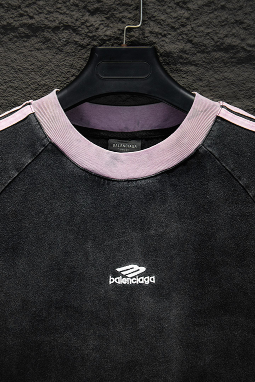 バレンシアガ Balenciaga ウォッシュのダメージ刺繍ストライプ半袖Tシャツ