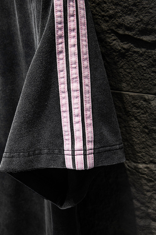 バレンシアガ Balenciaga ウォッシュのダメージ刺繍ストライプ半袖Tシャツ