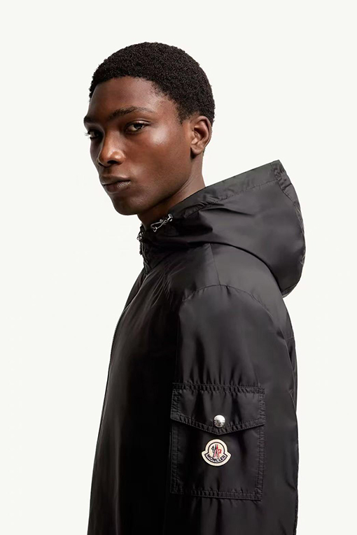 モンクレールスーパーコピー ツートンのフード付きジップアップジャケット