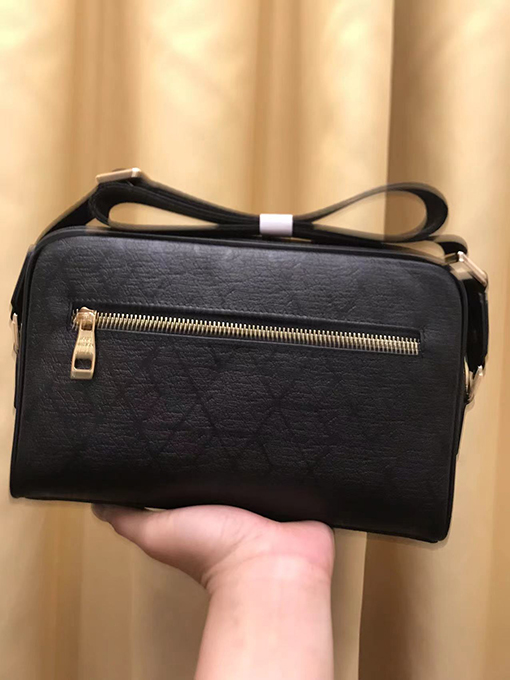 ルイヴィトン クラシックでシンプルエレガントなクロスボディバッグ