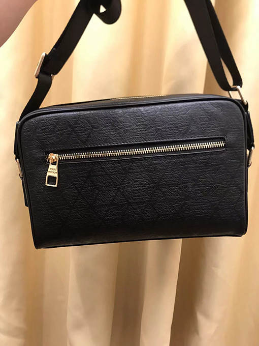 ルイヴィトン クラシックでシンプルエレガントなクロスボディバッグ