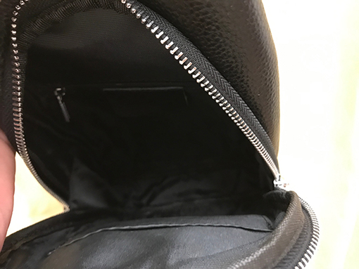 プラダ 新しいメンズチェストバッグ