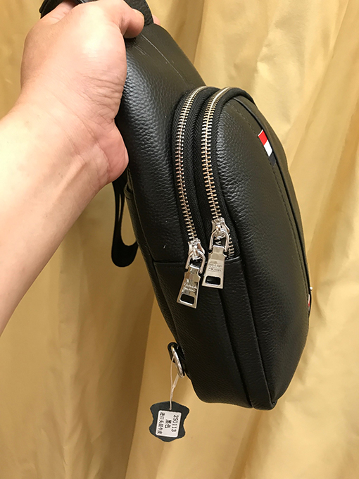 プラダコピー ツートンカラーのメンズチェストバッグ