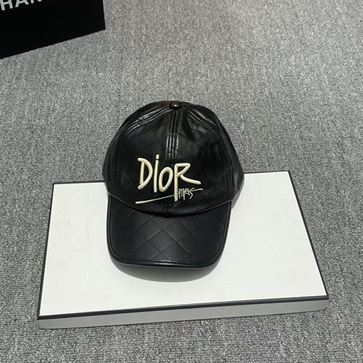 ディオール Dior 文字ロゴが刺繍されたベースボールキャップ