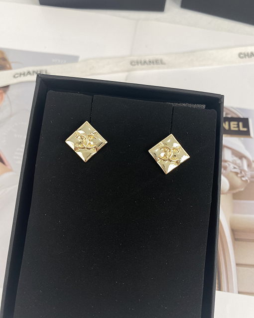 シャネルコピー レディースダイヤモンド型のダブルCスクエアレトロイヤリング