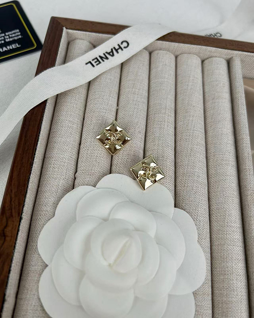 シャネルコピー レディースダイヤモンド型のダブルCスクエアレトロイヤリング