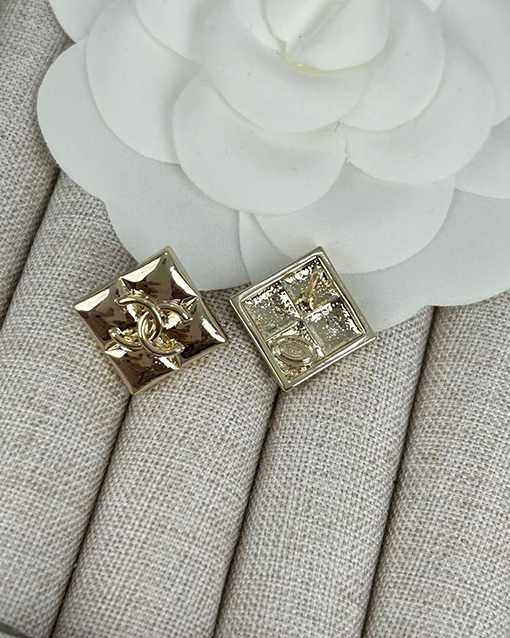 シャネルコピー レディースダイヤモンド型のダブルCスクエアレトロイヤリング