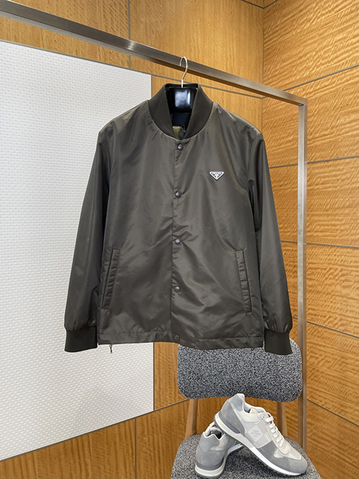 プラダ メタルトライアングルロゴボタンジャケット