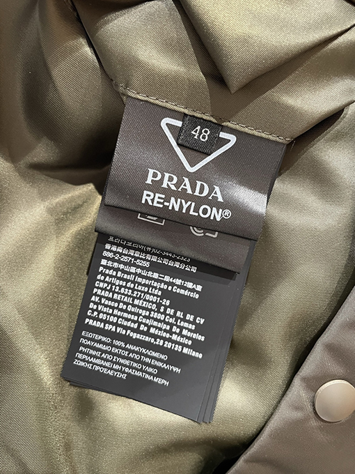 プラダ メタルトライアングルロゴボタンジャケット