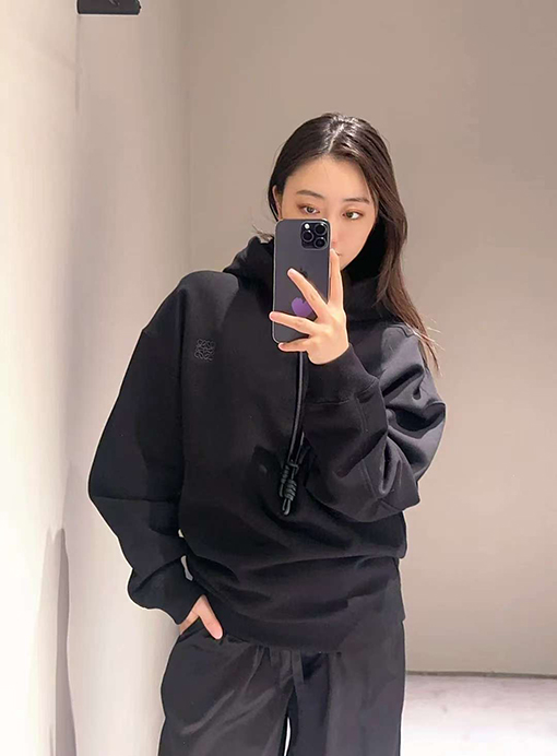 ロエベコピー レザー刺繍パーカー