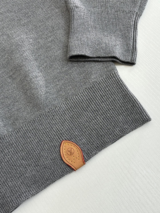 ルイヴィトンスーパーコピー Trunk レザーロゴ刺繍ニットフード付きセーター