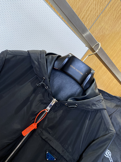 プラダ 両面リバーシブルフードジャケット