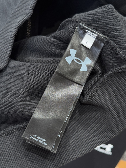 バレンシアガ ロゴ入りジップアップジャケットとストレートレッグパンツのスーツ