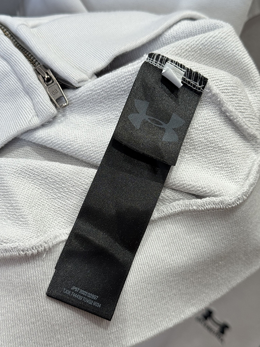 バレンシアガ ロゴ入りジップアップジャケットとストレートレッグパンツのスーツ