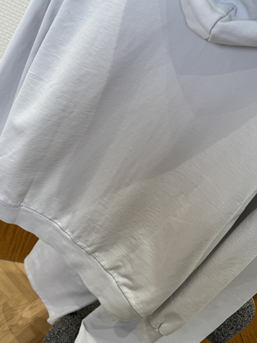 バレンシアガ ロゴ入りジップアップジャケットとストレートレッグパンツのスーツ