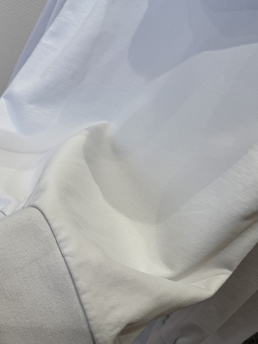 バレンシアガ ロゴ入りジップアップジャケットとストレートレッグパンツのスーツ