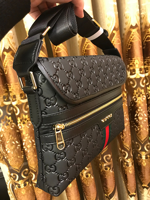 グッチ メンズカジュアルクロスボディバッグ