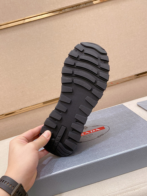 プラダ デパートで最も売れている紳士靴