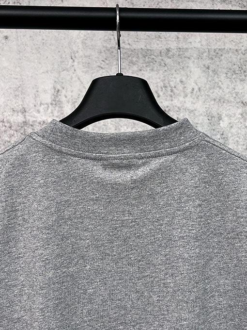 バレンシアガコピー レトロバッジアイコンダイレクトプリント半袖Tシャツ