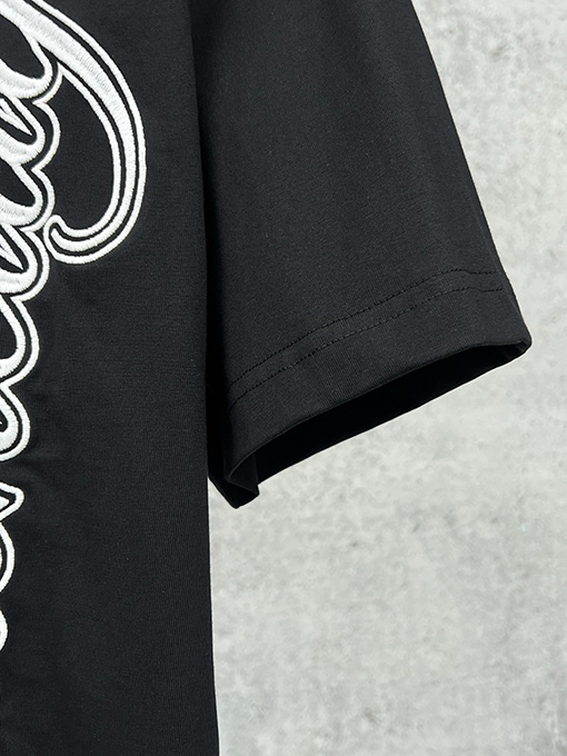 バレンシアガ BALENCIAGA フロントに大きな刺繍ロゴが入った半袖Tシャツ