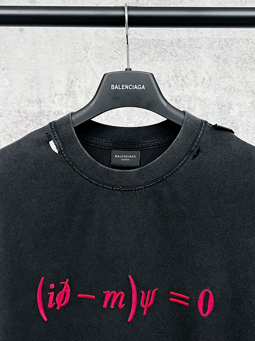バレンシアガ ディラック方程式の刺繍りウォッシュとバックをした半袖 T シャツ
